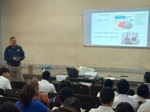 En Lázaro Cárdenas, Carlos Torres Piña instruye fortalecer acciones preventivas con estudiantes y sus familias