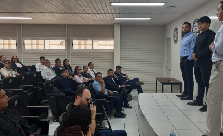 Promueve Carlos Torres Piña capacitación especializada para la atención de personas con discapacidad