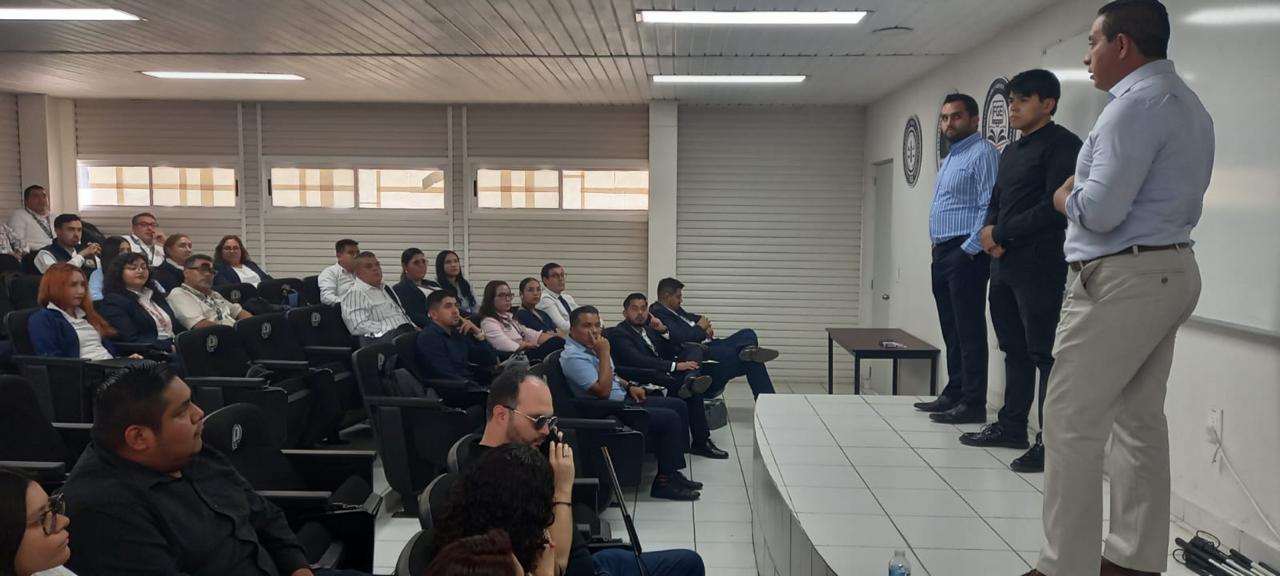 Promueve Carlos Torres Piña capacitación especializada para la atención de personas con discapacidad