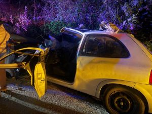 Un choque entre una camioneta y un vehículo compacto dejó como saldo una mujer fallecida y cuatro personas lesionadas