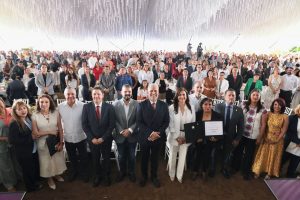 Bedolla reactiva pagos por defunción y premia décadas de labor docente