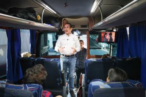 Semigrante protege derechos de michoacanos con la Feria del Pasaporte Americano