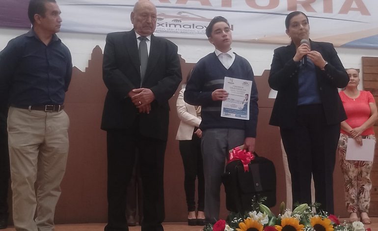 Karol Javier Arroyo ganó el primer lugar en concurso de oratoria