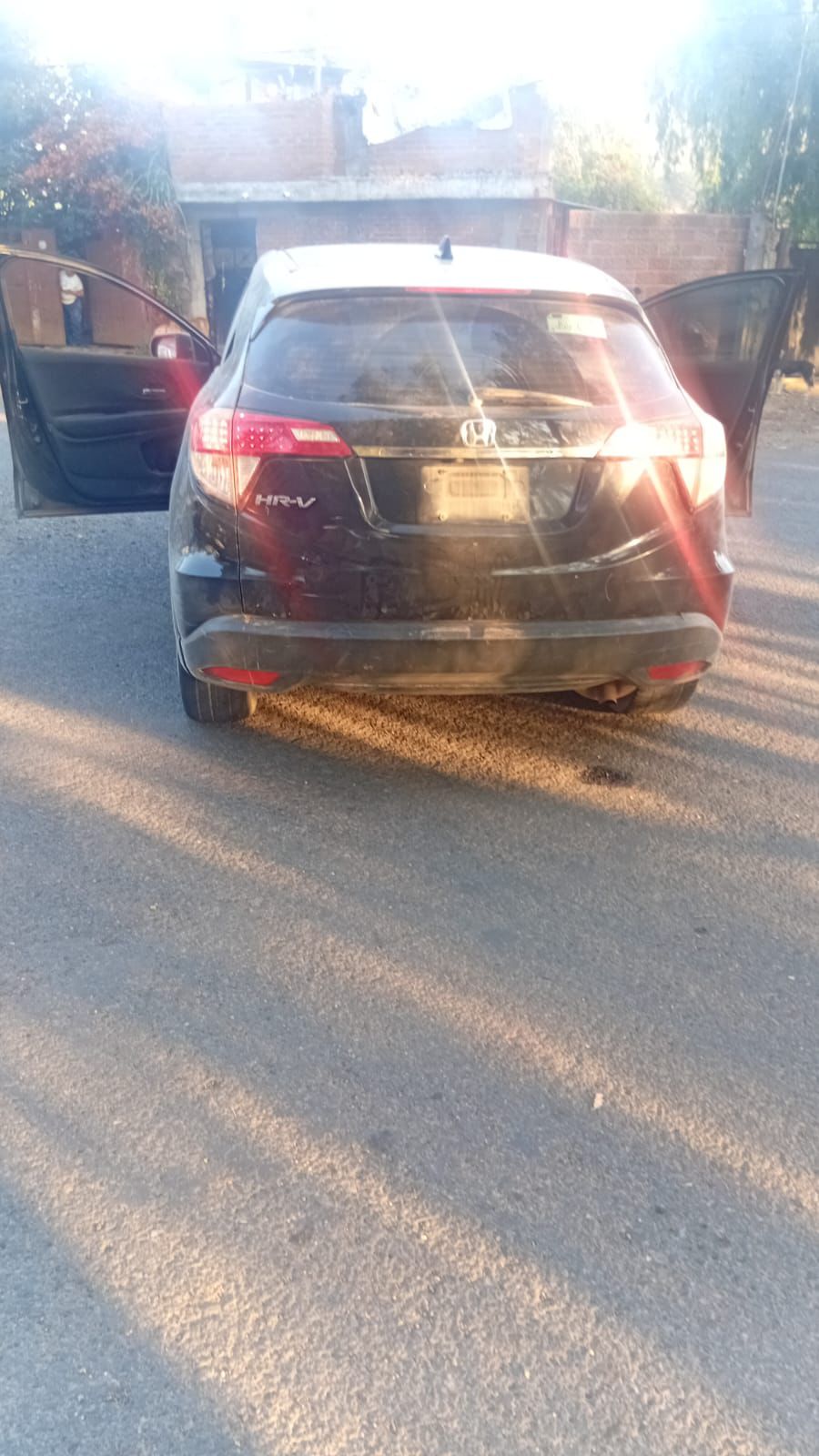En la carretera libre Uruapan-Pátzcuaro matan a tres personas y las abandonan en un vehículo