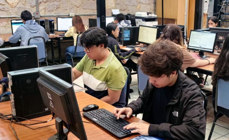 Inicia sin contratiempos entrega de fichas para ingresar a las Normales de Michoacán