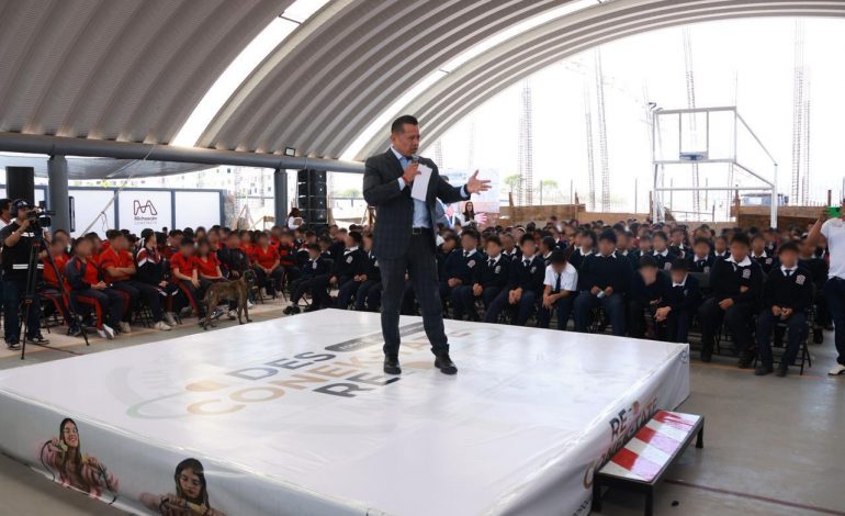Acerca FGE herramientas de seguridad digital a juventudes en Villas del Pedregal