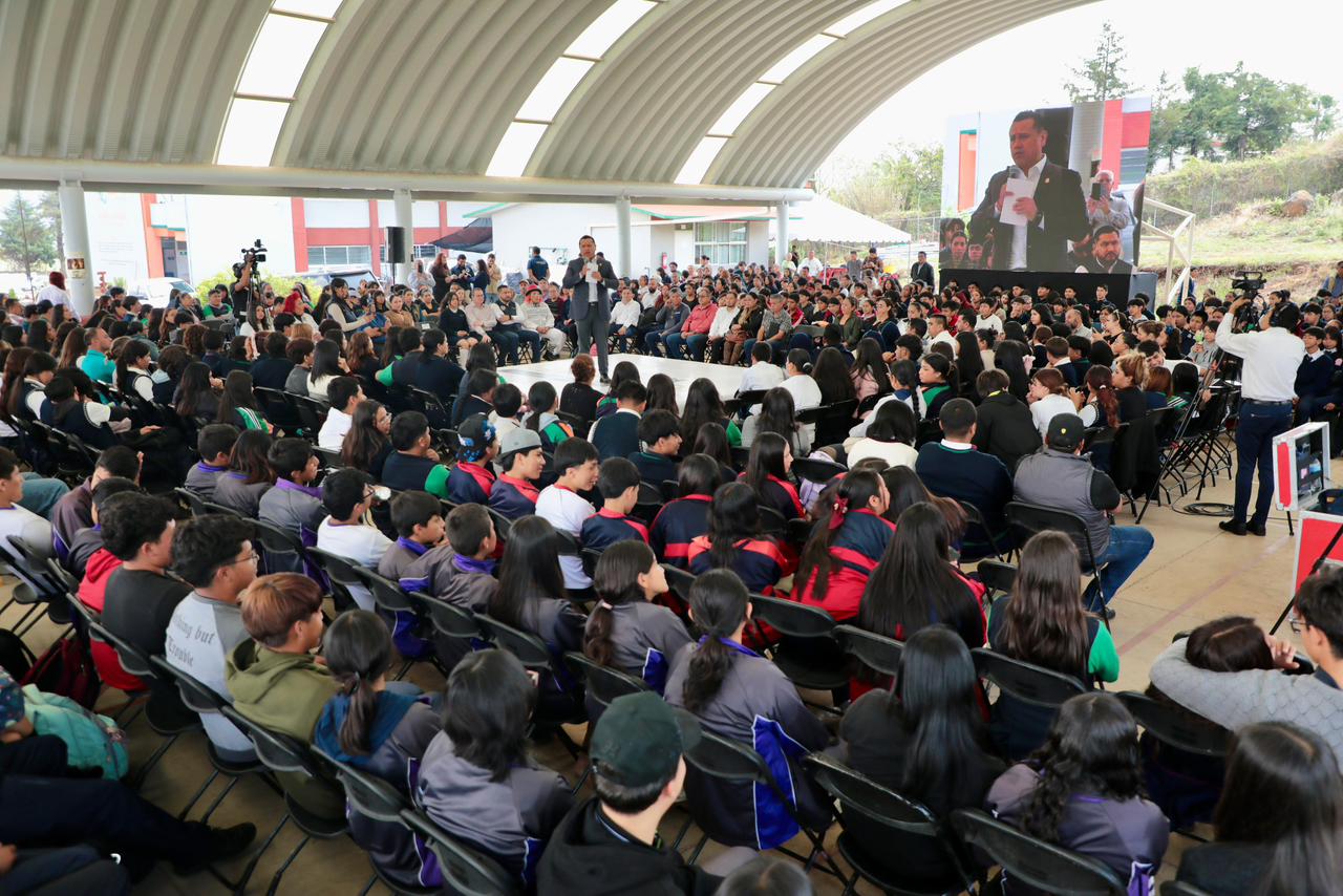 Juventudes y familias, eje central en la prevención de delitos digitales: Carlos Torres Piña