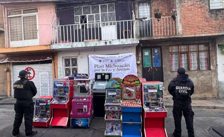 Asegura Fiscalía General 49 máquinas tragamonedas y droga en cateos realizados en Quiroga