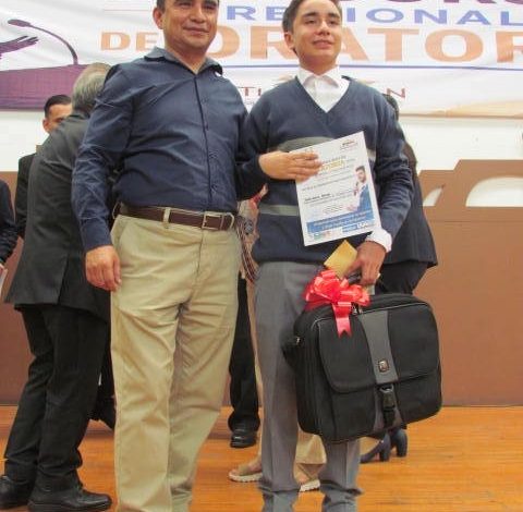 En Preparatoria Taximaroa seguimos orgullosos del logro de Karol Javier en oratoria