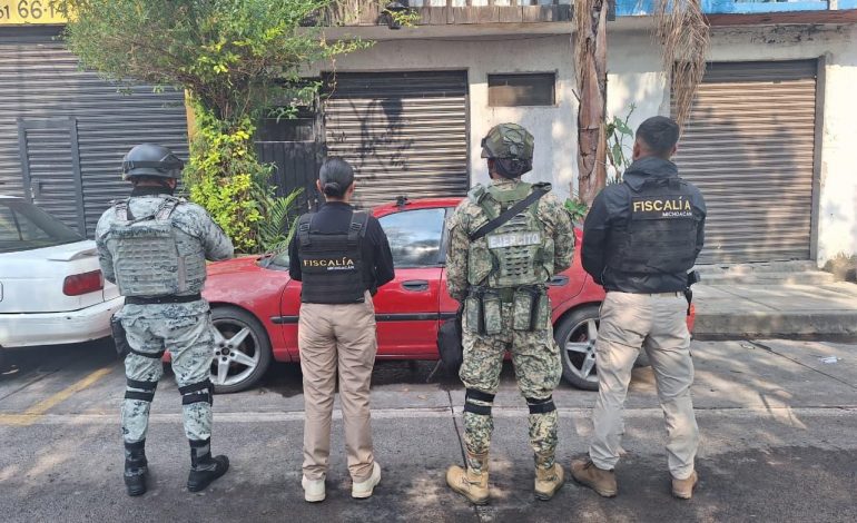 FGE ejecuta tres cateos en Morelia; asegura más de 2 mil dosis de narcótico y detiene a tres personas