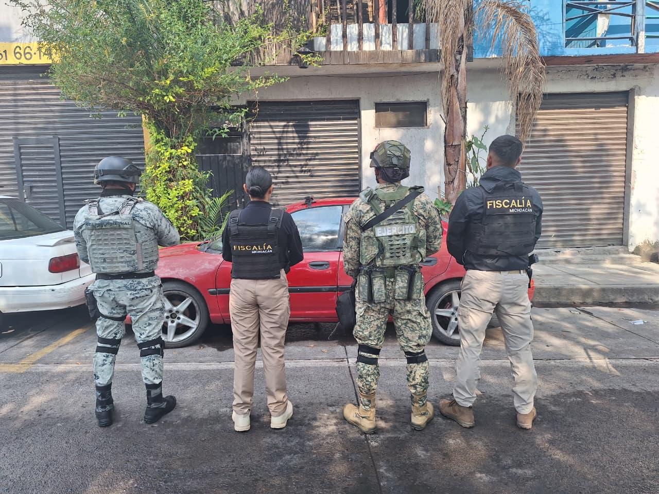 FGE ejecuta tres cateos en Morelia; asegura más de 2 mil dosis de narcótico y detiene a tres personas