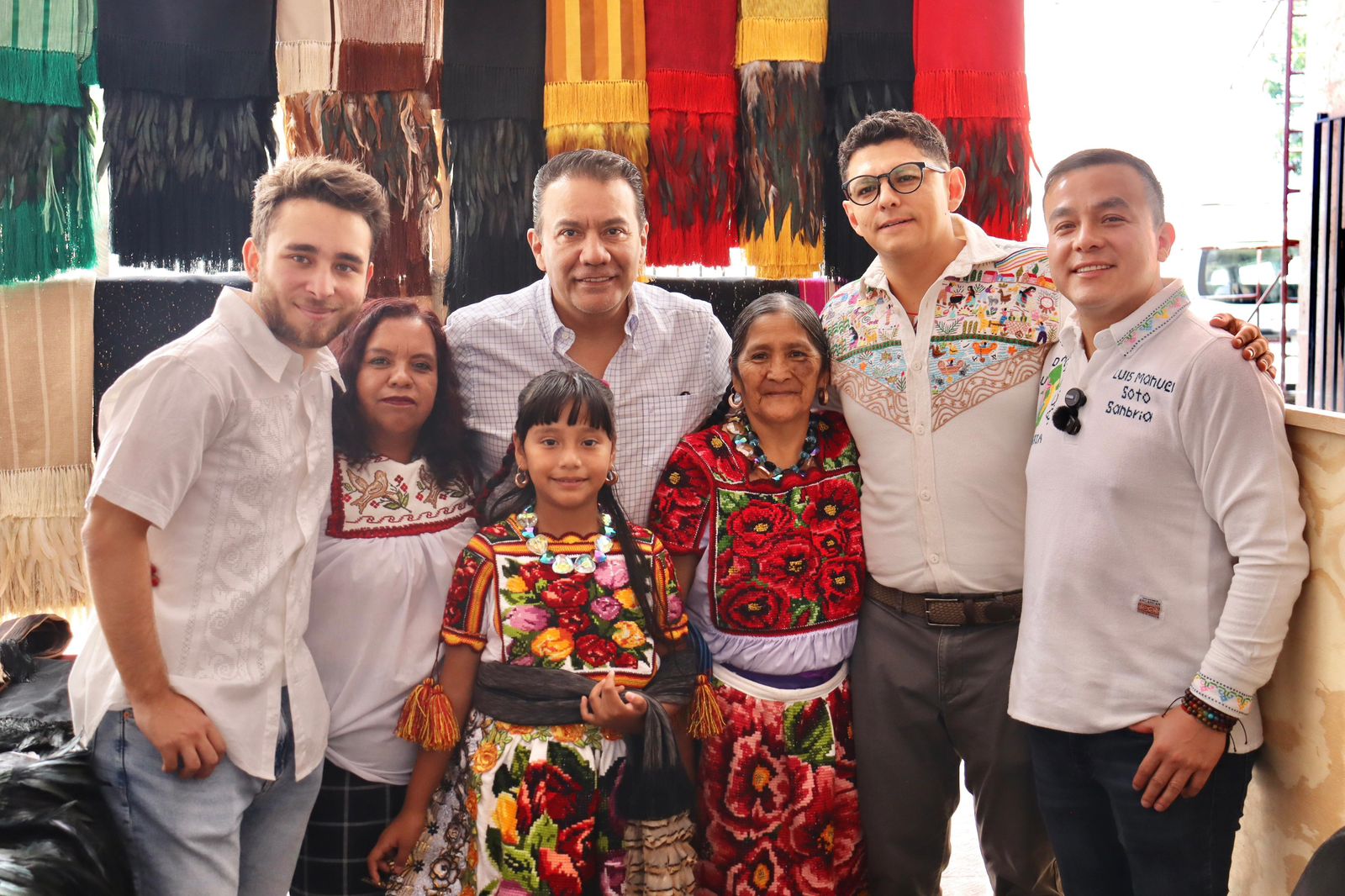 ¡Llévate a mamá al concierto de «El Buki» comprando artesanía michoacana!