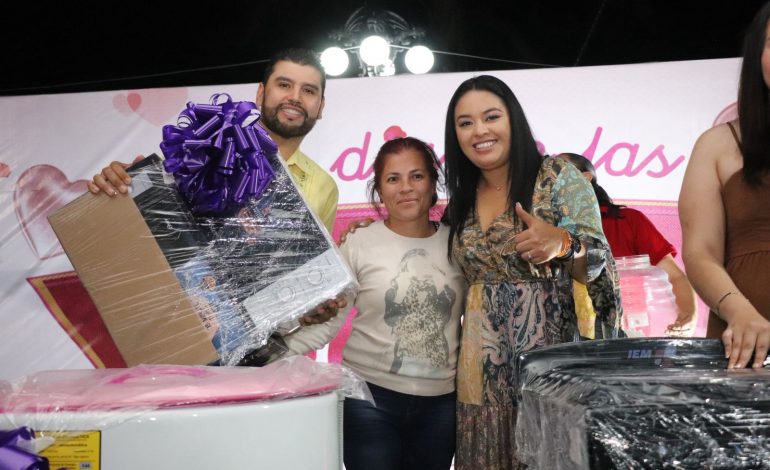 “Las madres sostienen este país todos los días”: Octavio Ocampo celebra con mujeres de Irimbo