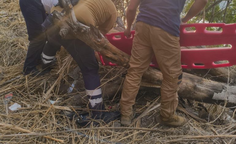 Motociclista queda lesionado tras derrapar en carretera Zitácuaro-Tuzantla.
