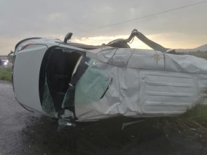 Choque entre autobús turístico y combi en Zinapécuaro deja 17 lesionados, uno de ellos grave