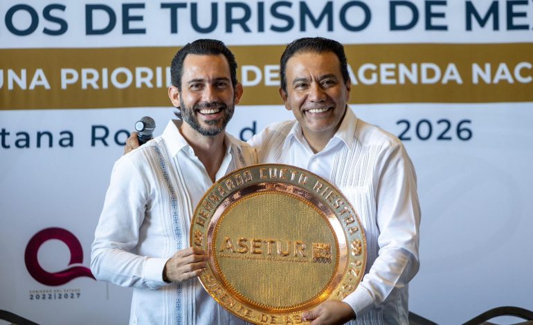 Roberto Monroy rinde protesta como nuevo presidente de Asetur México.