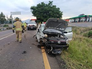 Una persona muerta y otra lesionada deja fuerte accidente en la Morelia–Pátzcuaro.