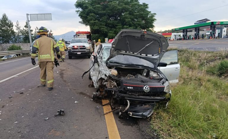 Una persona muerta y otra lesionada deja fuerte accidente en la Morelia–Pátzcuaro.