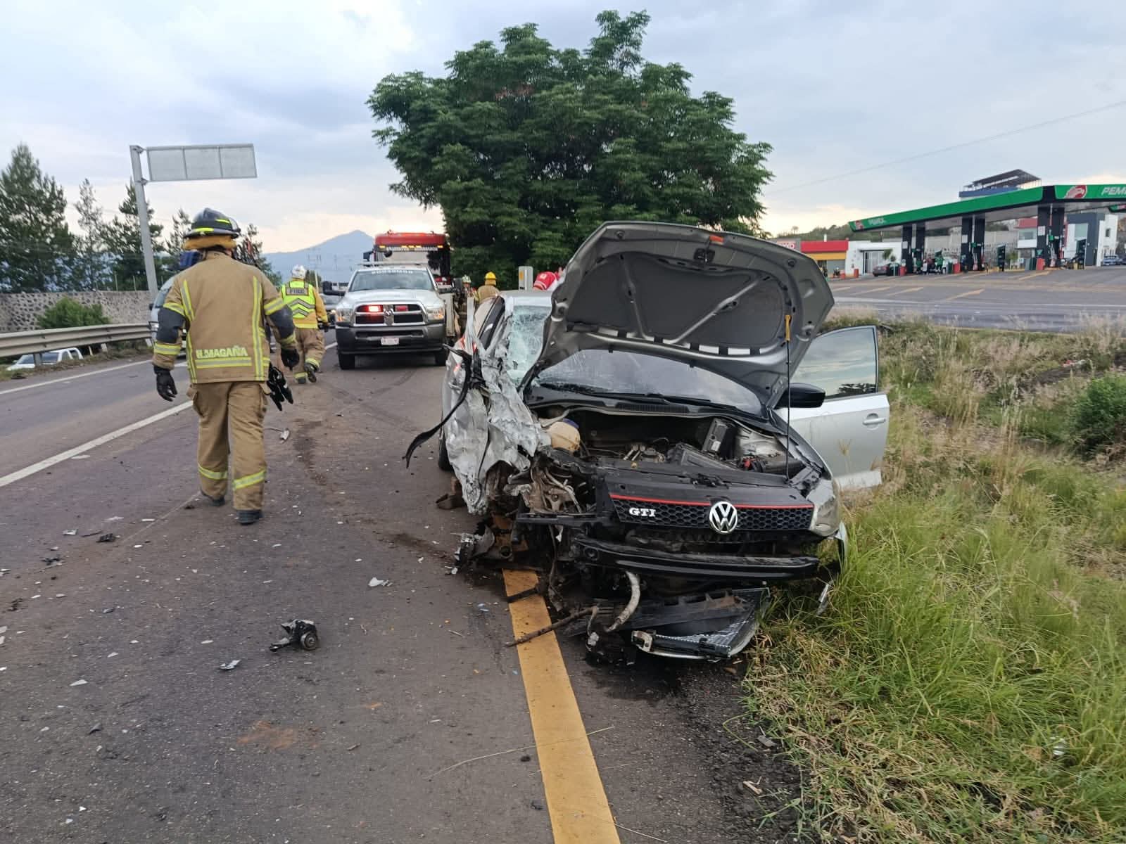 Una persona muerta y otra lesionada deja fuerte accidente en la Morelia–Pátzcuaro.