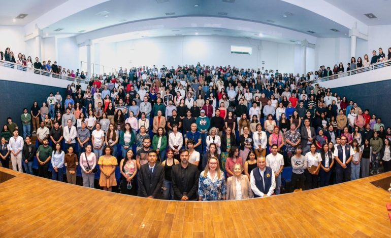 A COMPARTIR EL CONOCIMIENTO, LLAMA YARABÍ ÁVILA A ESTUDIANTES QUE PARTICIPAN EN EL VERANO NICOLAITA