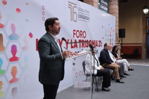 Abraham Espinoza refrenda compromiso con la inclusión durante foro “La Ley y Trisomía 21”