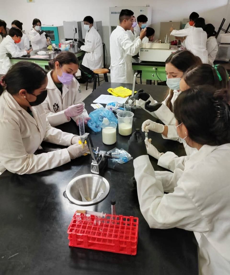 Con carreras técnicas, Cecytem prepara a jóvenes para los retos del mercado laboral
