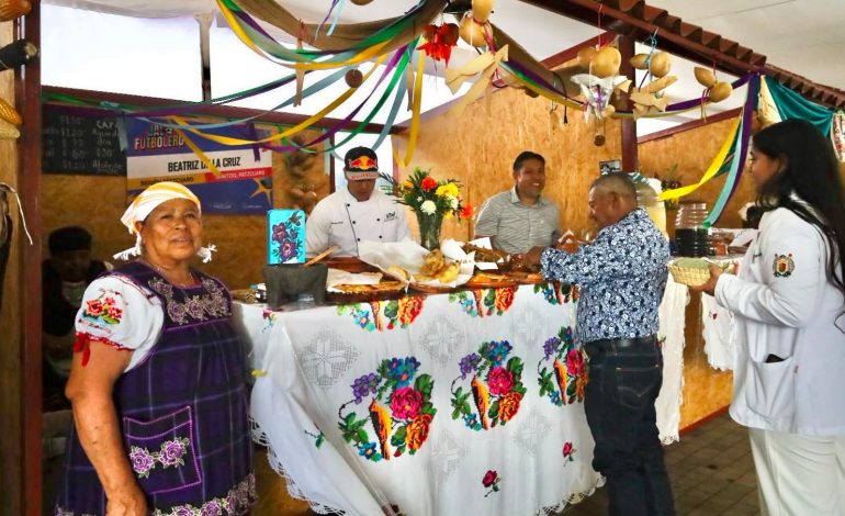 ¡Para chuparse los dedos! Llega el segundo tiempo de las cocineras tradicionales al Jalo Futbolero