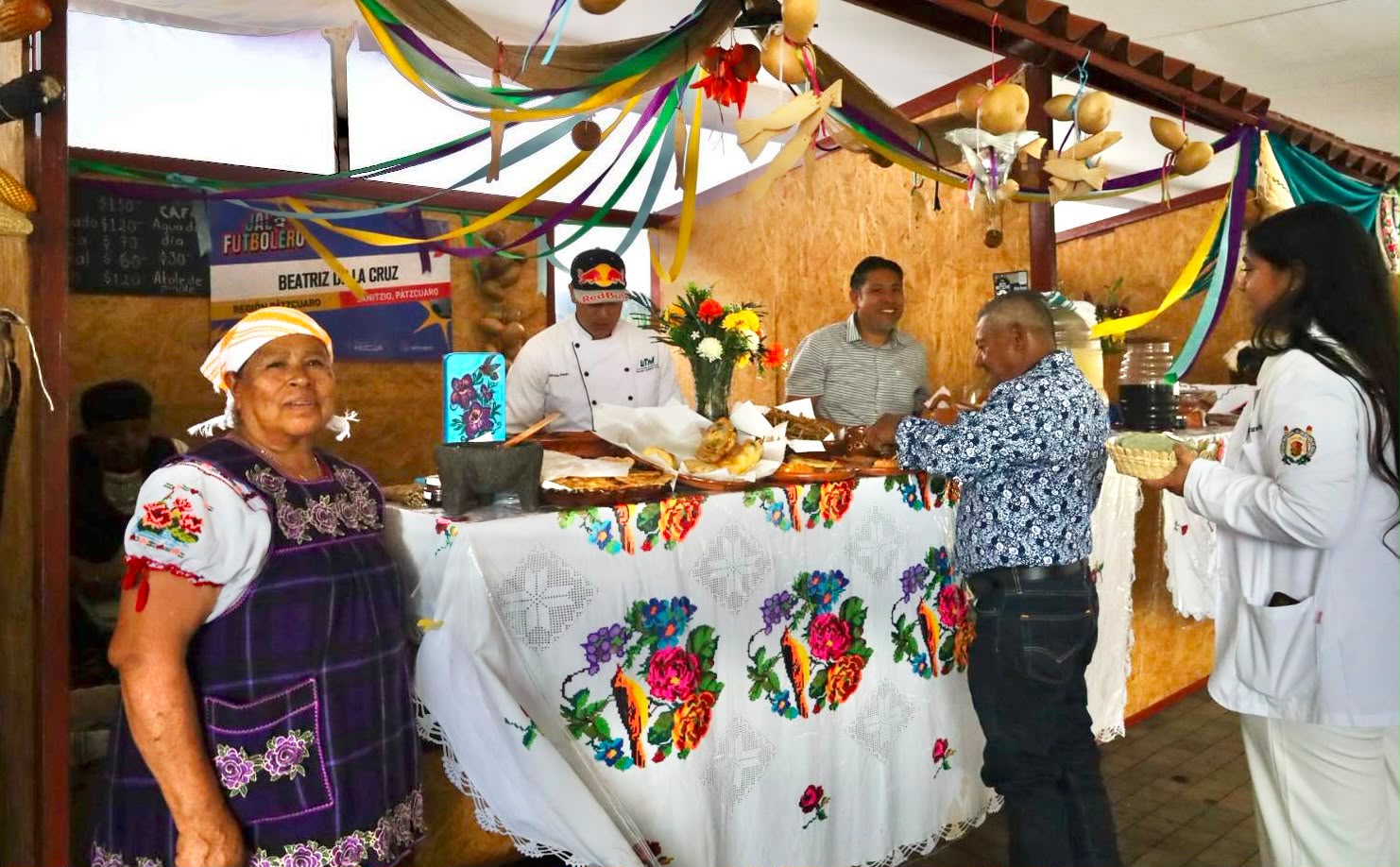 ¡Para chuparse los dedos! Llega el segundo tiempo de las cocineras tradicionales al Jalo Futbolero