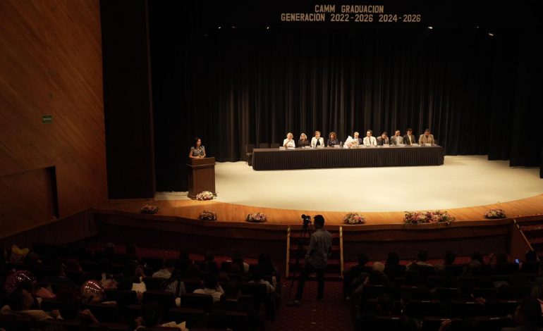 Egresan los primeros docentes en Michoacán admitidos por Ceneval