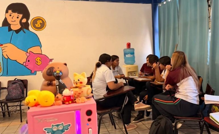Cecytem San Lucas fortalece proyectos de emprendimiento con taller de innovación