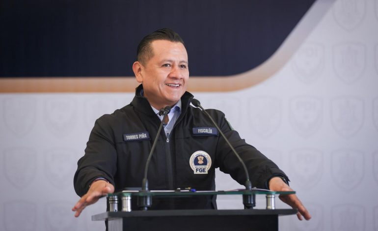 Torres Piña solicita licencia y garantiza continuidad, orden y transparencia en la FGE
