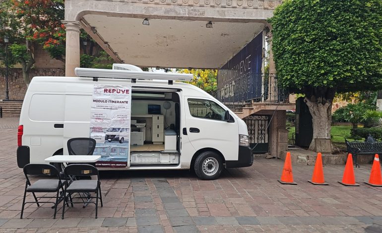 Con módulo móvil, facilitan el registro oficial y gratuito de autos en Apatzingán