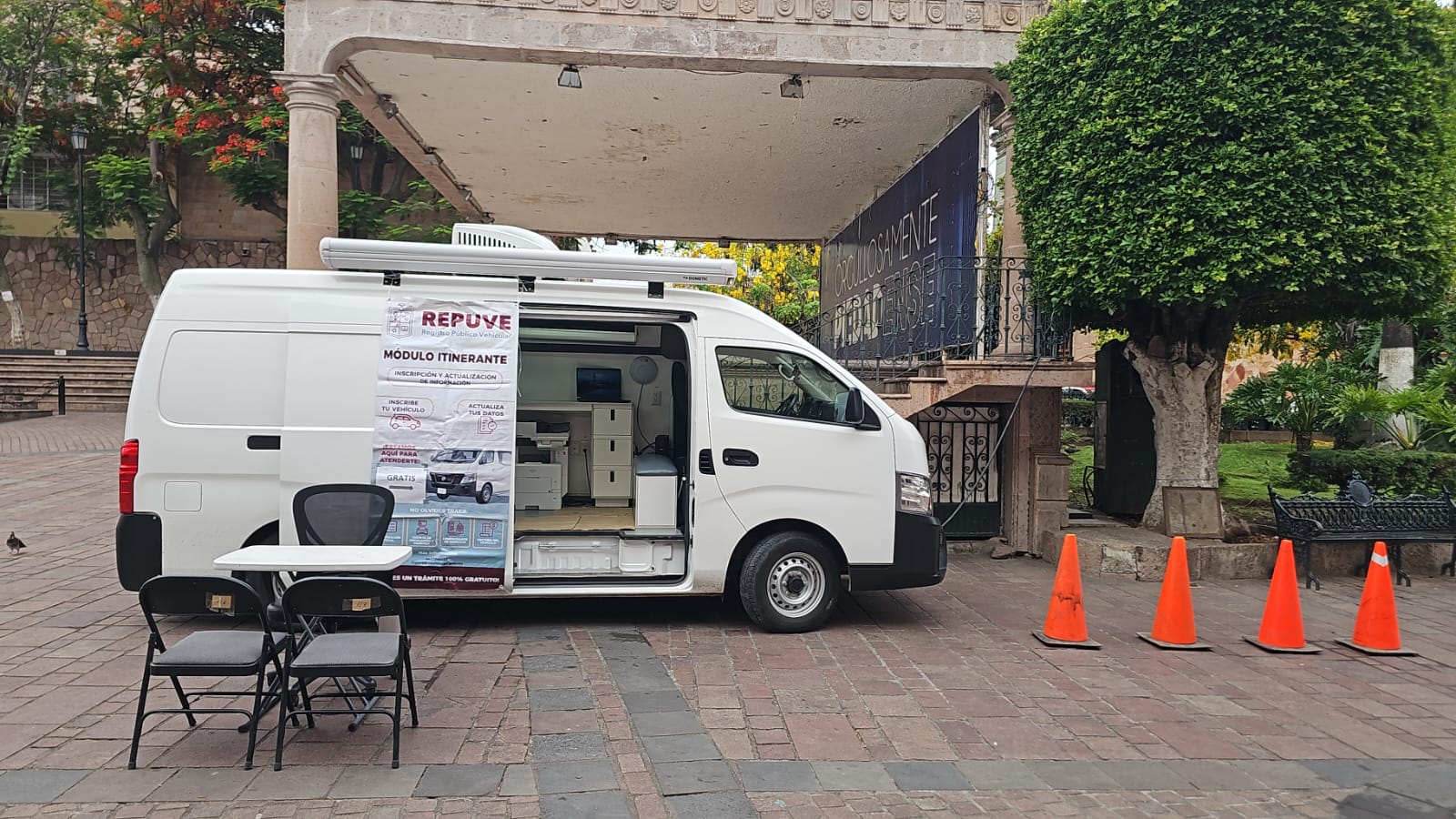 Con módulo móvil, facilitan el registro oficial y gratuito de autos en Apatzingán