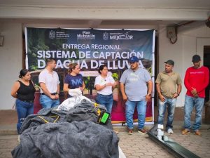 Entrega Sader sistemas de captación de agua en comunidades rurales de Coalcomán