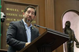 Abraham Espinoza propone que universitarios de psicología y trabajo social hagan su servicio social en escuelas de Michoacán