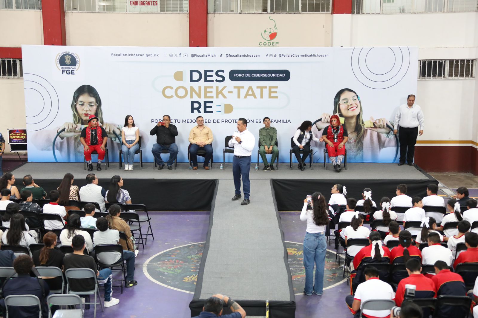 En Peribán, Torres Piña encabeza Foro de Ciberseguridad “Desconek-Tate y Reconek-Tate”; reúne a 720 personas