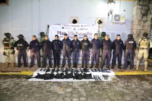 Detienen SSP y Ejército a 9 hombres con armas, uniformes y patrullas clonadas