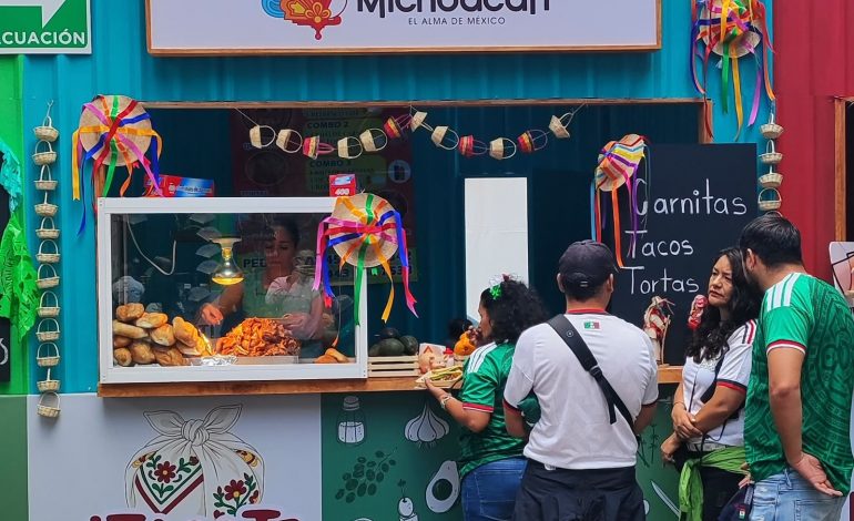 Michoacán proyecta su riqueza gastronómica ante aficionados del fútbol en CDMX