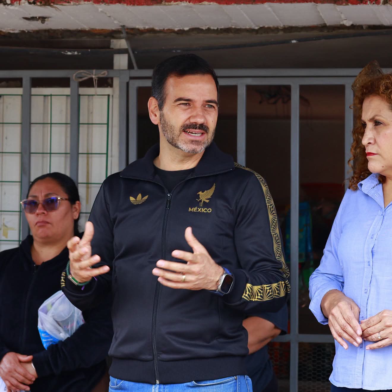 Yankel Benítez supervisa pavimentación en colonia Arboledas
