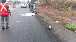 Motociclista perdió la vida al sufrir un accidente sobre la carretera Zitácuaro-Morelia
