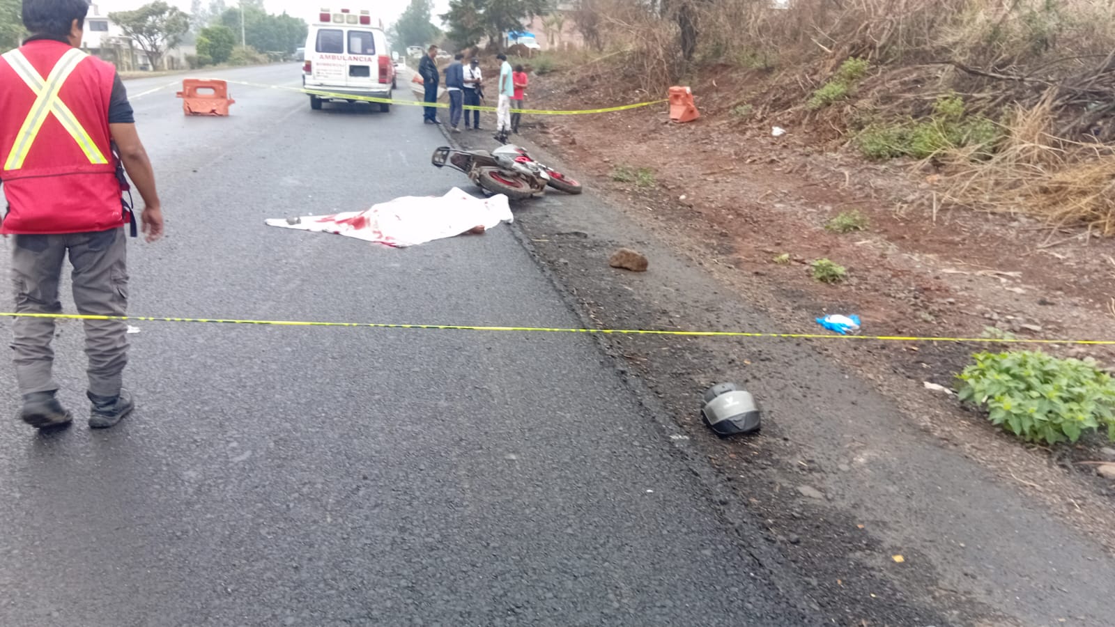 Motociclista perdió la vida al sufrir un accidente sobre la carretera Zitácuaro-Morelia