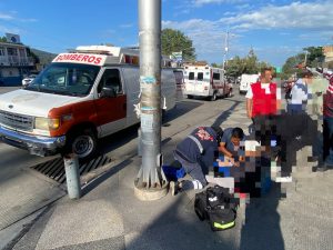 ¡CHOCO Y HUYÓ! Motociclista termina herido en la Avenida Revolución Sur tras ser embestido