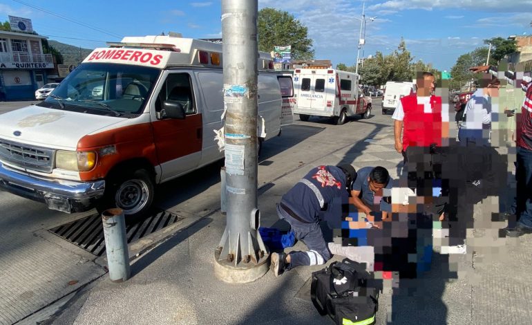 ¡CHOCO Y HUYÓ! Motociclista termina herido en la Avenida Revolución Sur tras ser embestido
