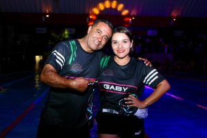 Entre luces neón y música, “Glow Swim” conquista a nadadores en Morelia