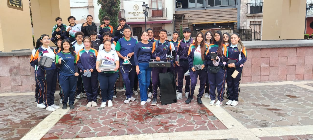 Estudiantes del Cecytem Huandacareo impulsan campaña de reciclaje tecnológico
