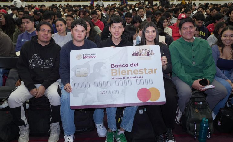 Atención estudiantes de prepas y universidades: ya está en curso el pago de becas Benito Juárez