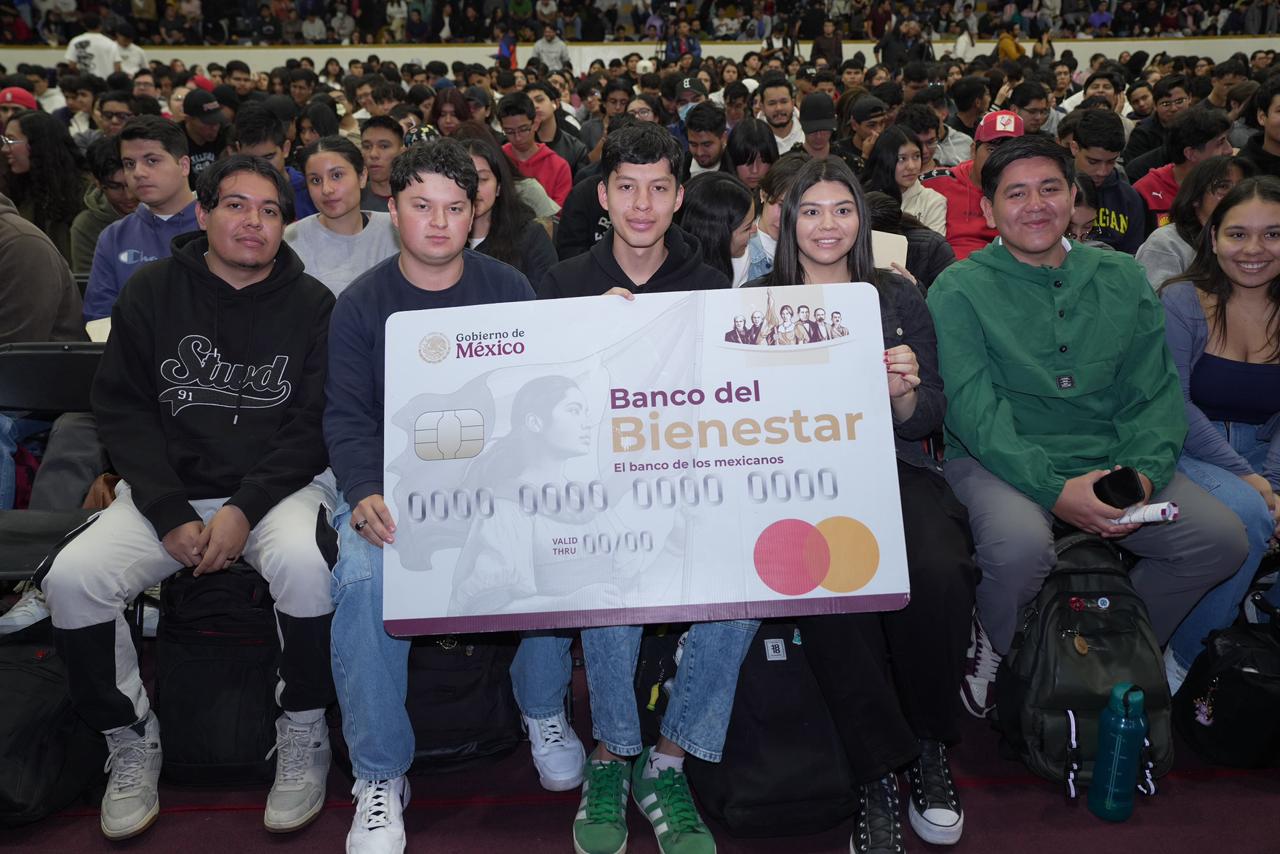 Atención estudiantes de prepas y universidades: ya está en curso el pago de becas Benito Juárez