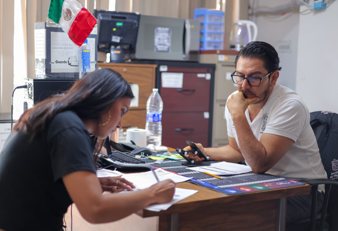 Semigrante evalúa propuestas de emprendimiento del programa Sueño Michoacano