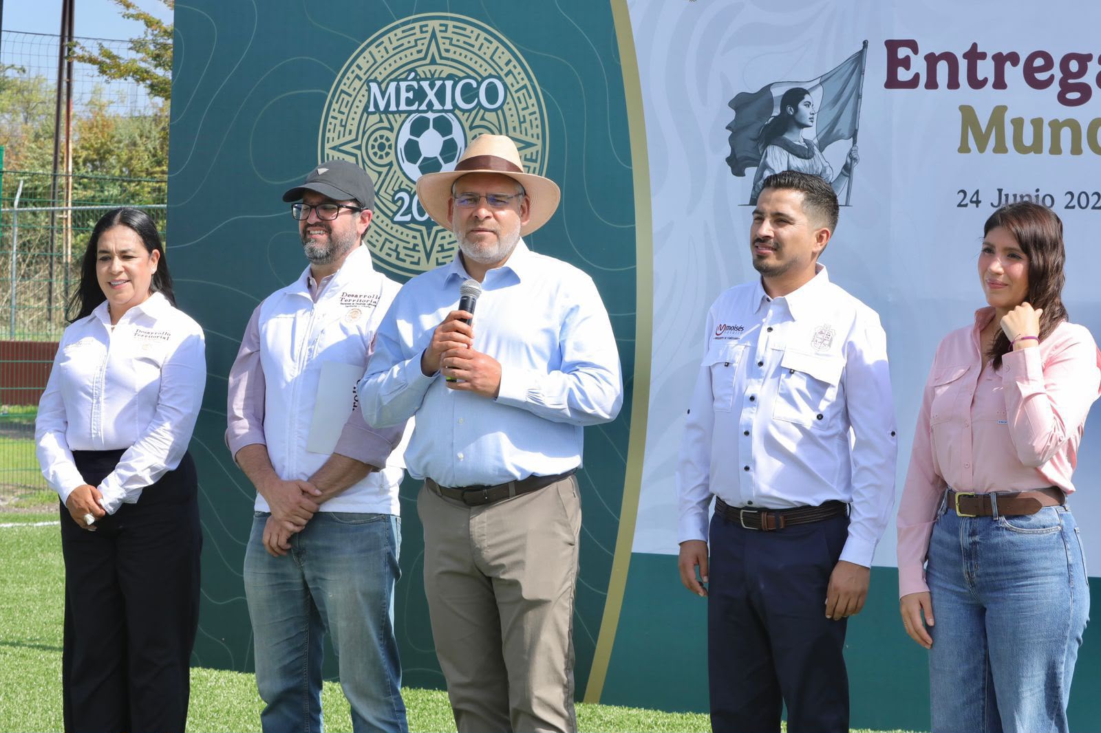 Yurécuaro se suma al «Mundial Social» con nueva cancha de futbol: Bedolla