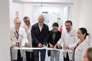 Avanzan tratamientos contra el cáncer en Michoacán; van 13 mil radioterapias en 10 meses: Bedolla